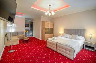 Отели типа «постель и завтрак» Kamienica Pod Neptunem Пуцк Улучшенный четырехместный номер-1